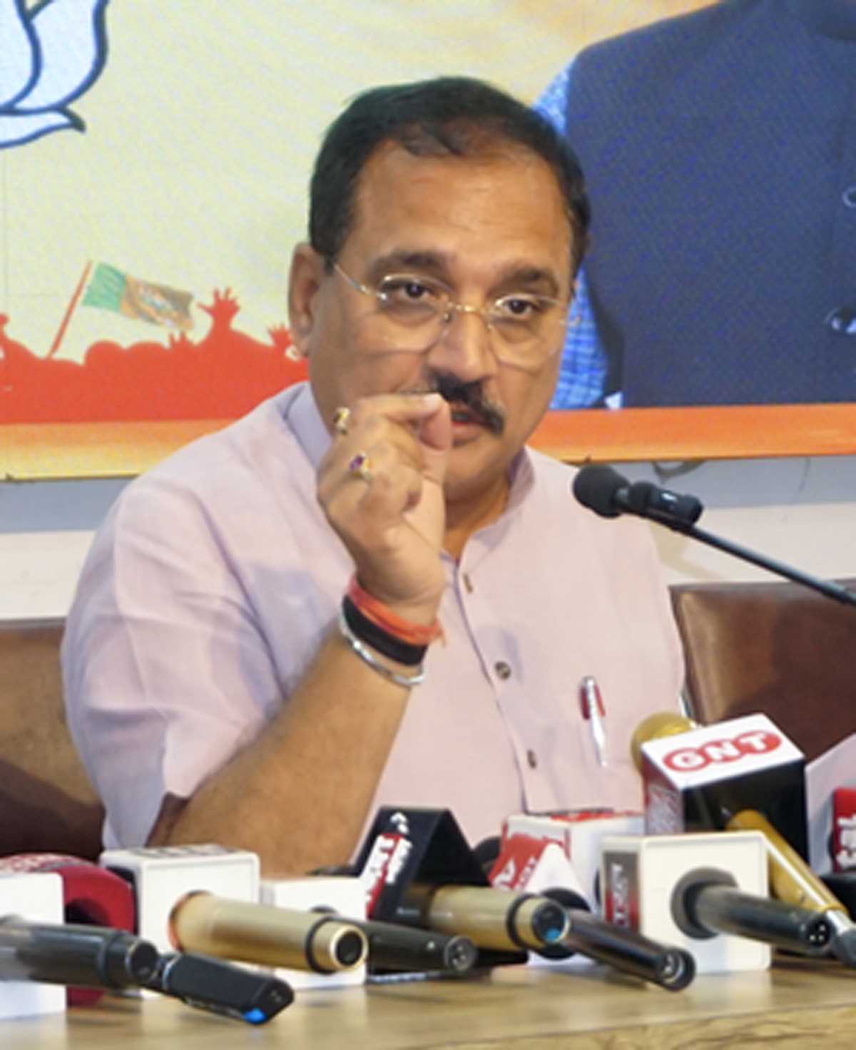 दिल्ली के मुख्य सचिव के बचाव में उतरी भाजपा, दागी अधिकारियों पर आप नेताओं की चुप्पी पर उठाए सवाल